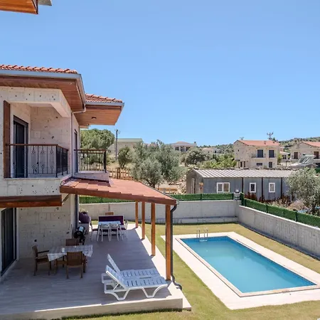 W Pool And Garden 10 Min To In Foca Villa