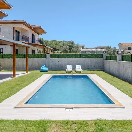 W Pool And Garden 10 Min To In Foca إزمير