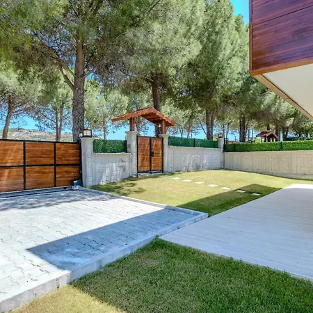 W Pool And Garden 10 Min To In Foca * İzmir
